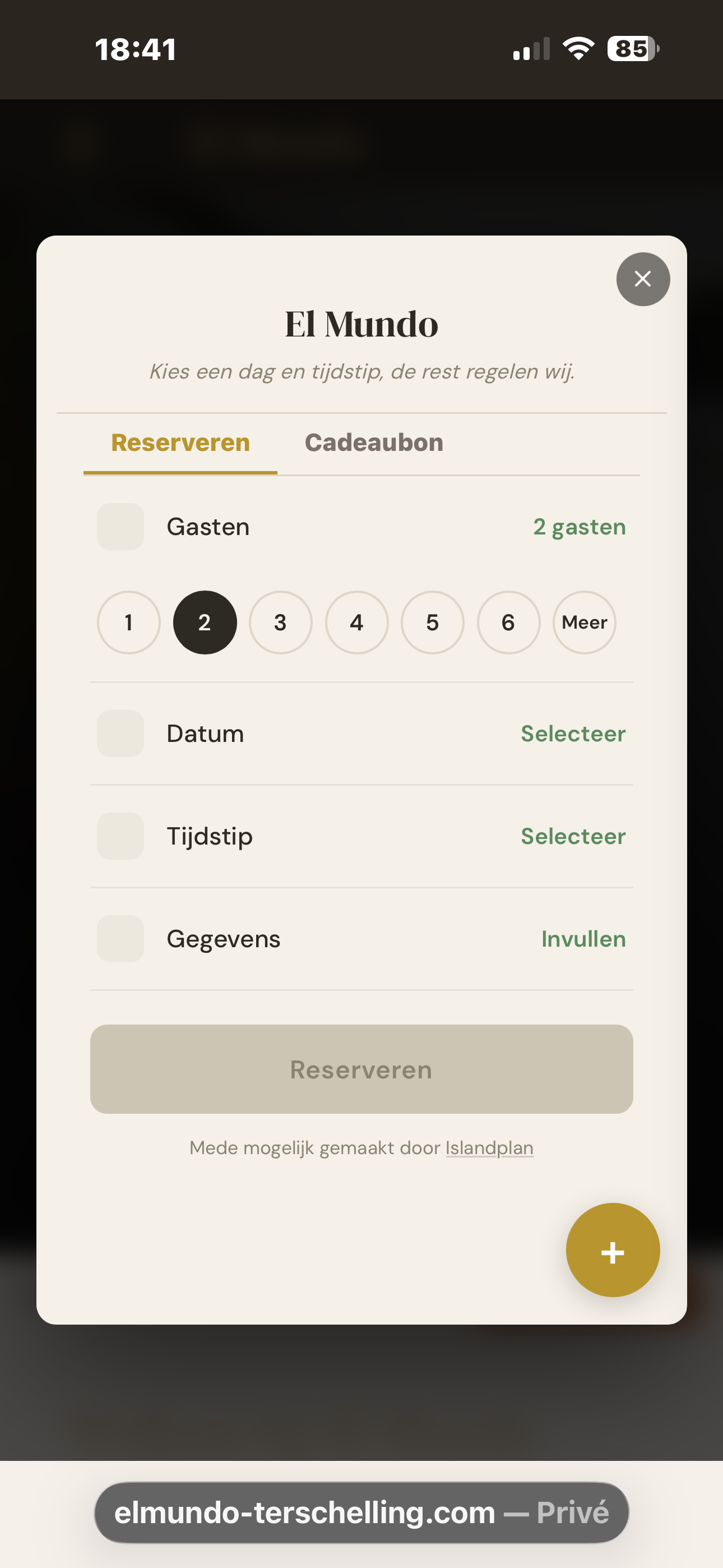 De echte reserveringswidget van Islandplan op een telefoon